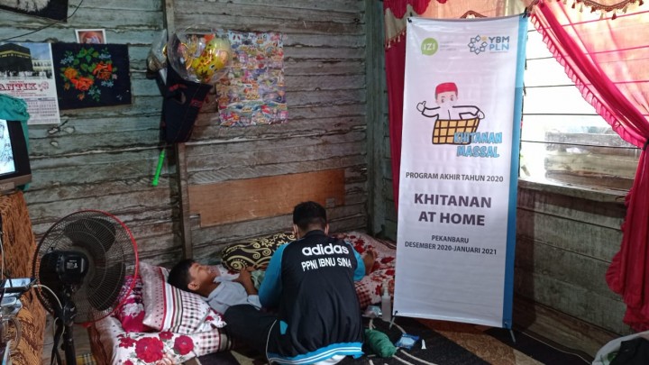 IZI Riau Bekerjasama dengan YBM PLN P3BS dalam program Khitanan Massal at Home (foto/ist) 