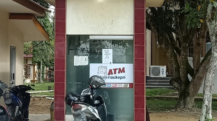Berbulan-bulan Rusak, ATM BRK di Kantor Bupati Pelalawan Tak Kunjung Diperbaiki (foto/int) 