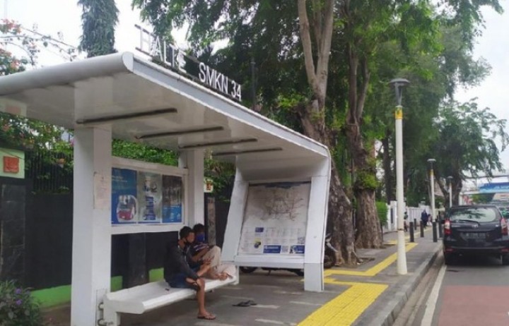 Begini penampakan halte bus di kawasan Senen, Jakarta Pusat, yang dijadikan tempat berbuat mesum oleh pasangan sejoli yang belum diketahui identitasnya. Saat ini tengah viral di media sosial. Foto: int 