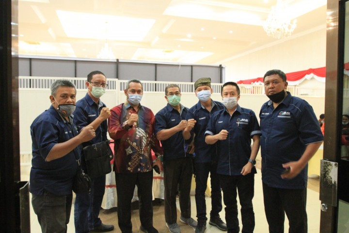 Ketua DPRD Pekanbaru Hamdani bersama pengurus JMSI Riau