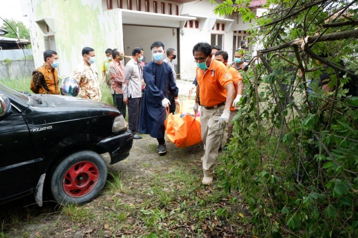 Breaking News: Penemuan Mayat di Pekanbaru Dalam Kondisi Terbakar (foto/amri)