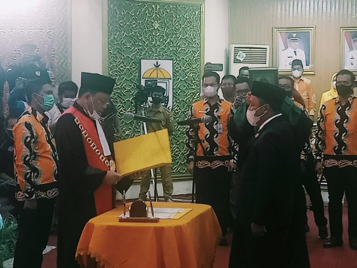 Baharudin Dilantik Sebagai Ketua DPRD Pelalawan (foto/ardi)