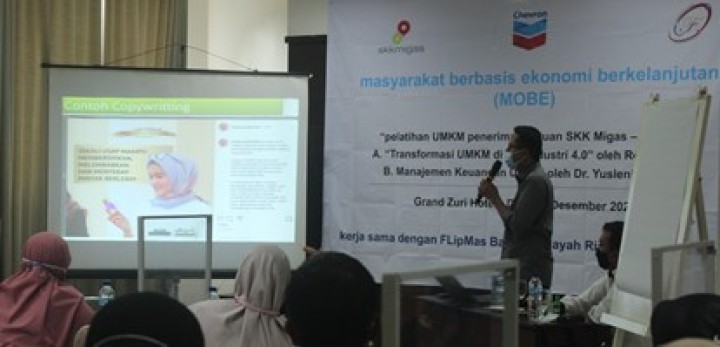 Kegiatan pelatihan bagi para pelaku UMKM di Duri, Bengkalis, pada Desember lalu  yang merupakan hasil kerja sama SKK Migas - PT CPI dan FLIpMAS Batobo.
