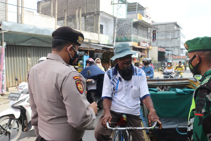 Satgas Penegakan Disiplin Protkes Razia Gabungan Bersekala Besar di Kota Tembilahan (foto/ego) 