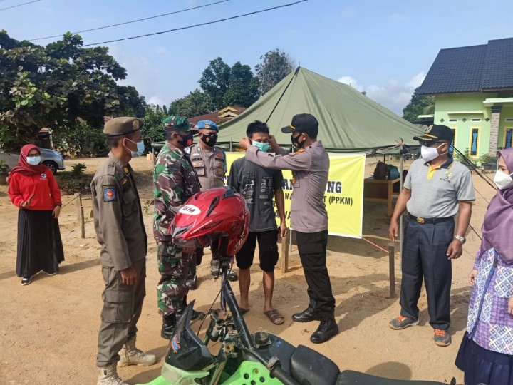 Pastikan Penerapan Protokol Kesehatan, Polsek Pangkalan Lesung Tinjau Pos PPKM 