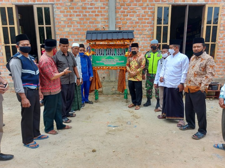 Ketua DPRD Inhil Resmikan Surau Darul Islam di Kecamatan Kemuning (foto/int) 