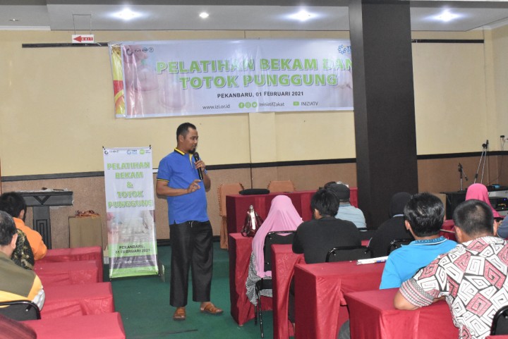 IZI Riau dan YBM PLN P3BS Gelar Program Pelatihan Bekam dan Totok Punggung Bagi Tuna Netra (foto/ist) 