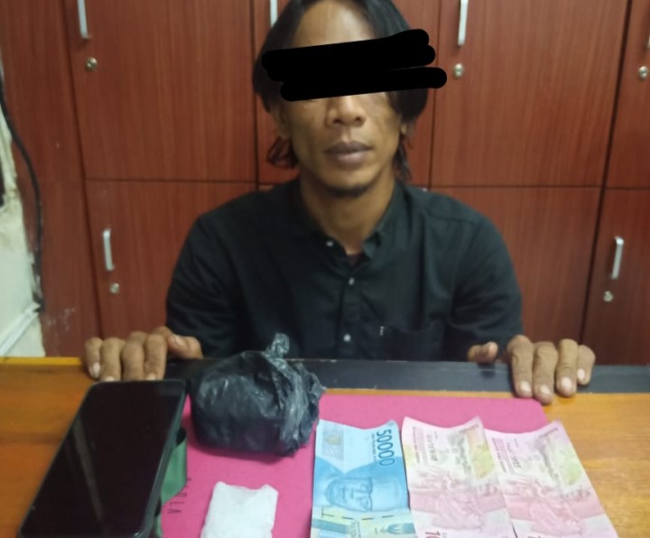 Diduga Mengedarkan Narkotika Jenis Sabu, Pria di Tualang Diamankan Satresnarkoba Polres Siak (foto/lin) 