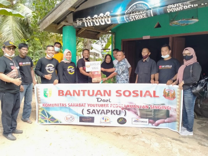 Komunitas Sayapku Kembali Salurkan Bantuan Sembako Untuk Warga Jompo Desa Pulau Busuk Jaya Inuman (foto/ist) 