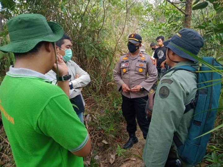 Kapolsek kerumutan Cek TKP Warga Tanjung Air Hitam yang di Duga di Serang Binatang