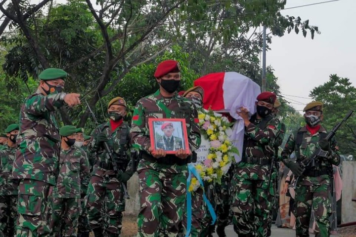 Suasana pemakaman prajurit TNI asal Riau