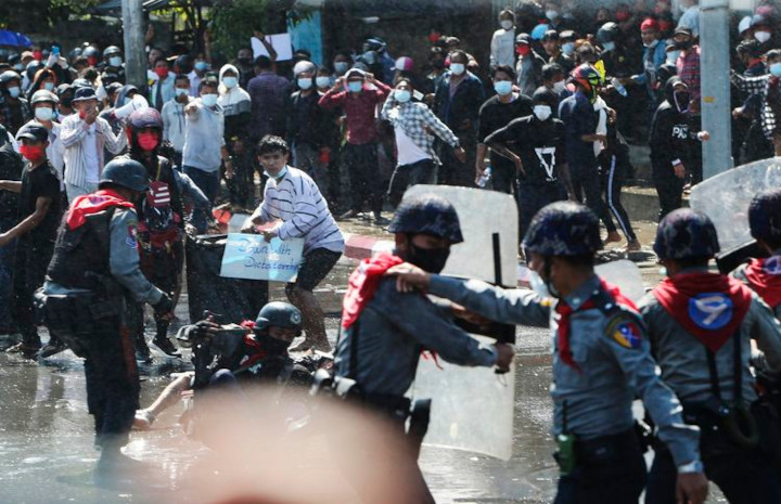 Unjuk rasa di Myanmar. Foto: Kompas.com