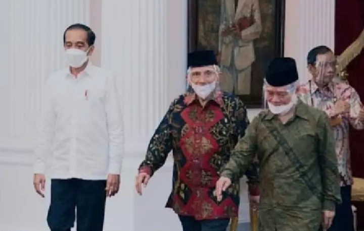 Jokowi bertmu Amien Rais