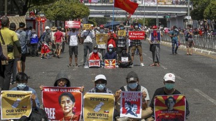 Demonstran Myanmar mendapat perlakukan keras dari aparat