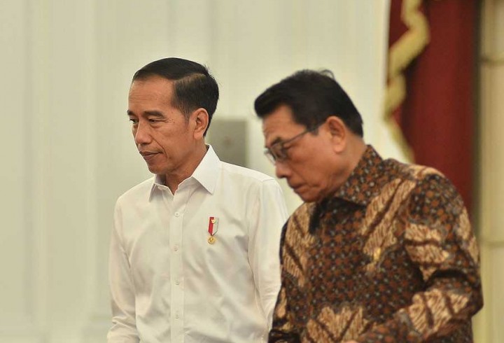 Presiden Jokowi bersama Kepala KSP Moeldoko. Foto: int
