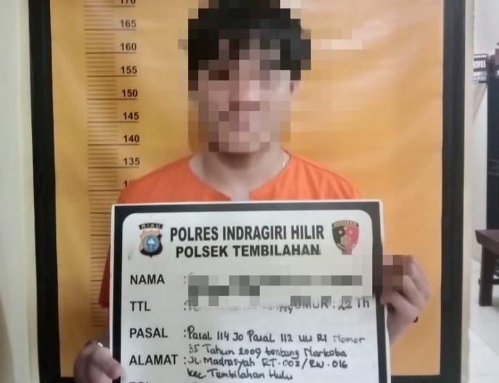 Terlibat Narkotika Seorang Mahasiswa Ditangkap di Parkiran Karaoke di Tembilahan Hulu (foto/rgo) 