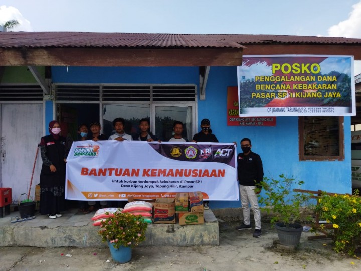 ACT Riau Salurkan Bantuan Pada Korban Kebakaran di SP1 Kijang Jaya (foto/ist) 