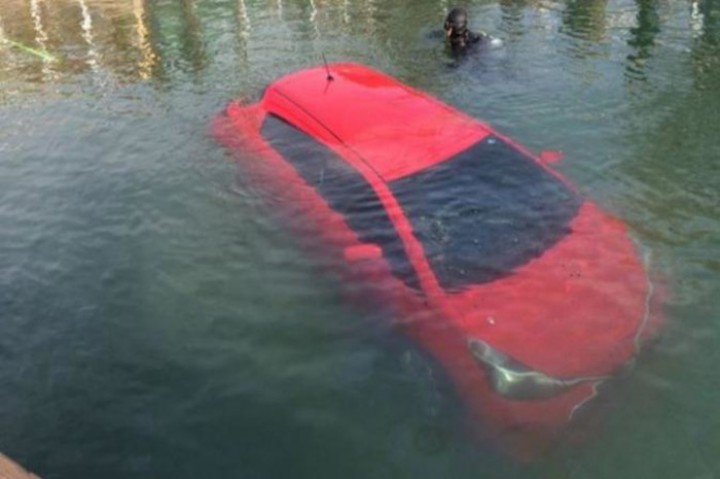 Ilustrasi mobil dalam sungai. Foto: Jurnal123