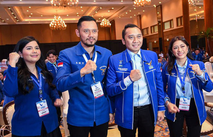 Agus Harimurti Yudhoyono (tengah). Foto: Internet
