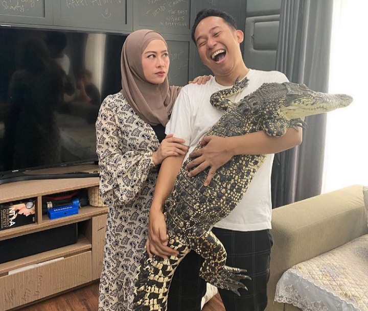 Bawa Buaya Ke Rumah Istri Denny Cagur Satu Aja Bikin Puyeng Apalagi Nambah Riau24