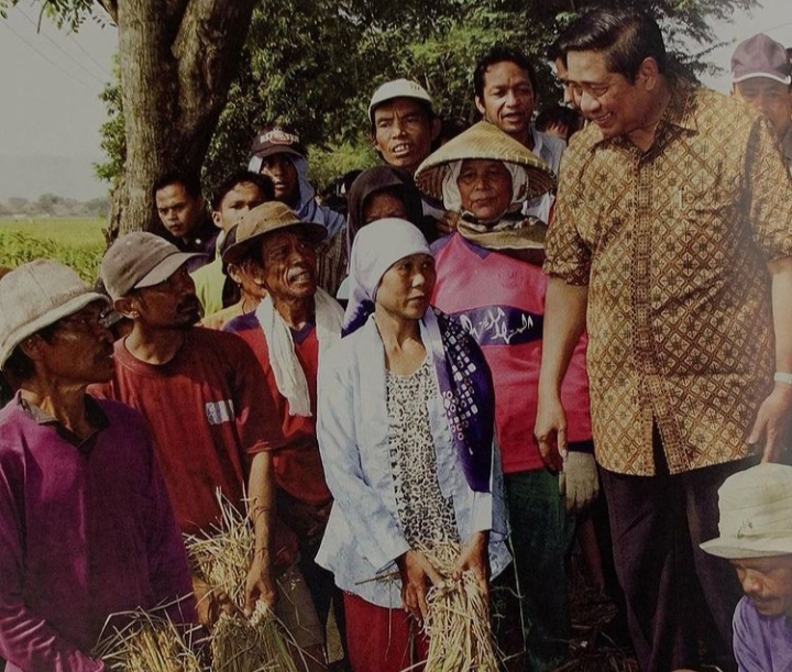 Potret SBY Temui Petani Tanpa Jarak, Netizen: Biji  Hati Adem (foto/int) 