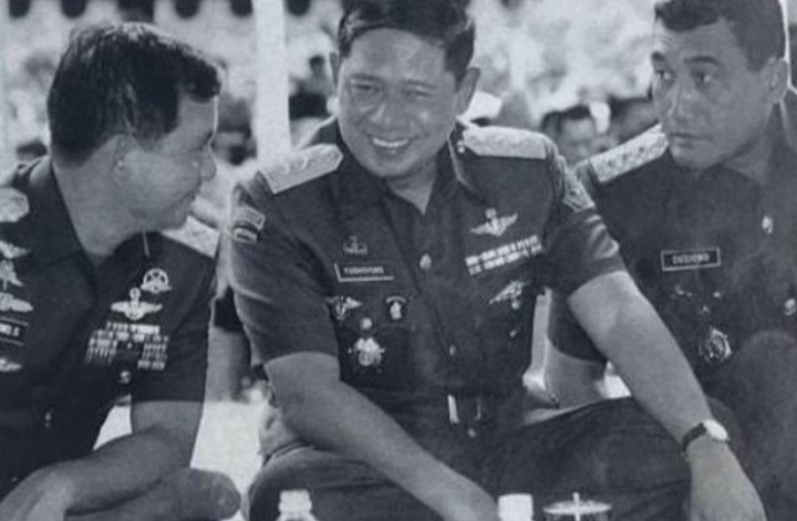 Momen Pangdam Sriwijaya SBY Bercengkrama Dengan Prabowo Subianto, Netizen Bilang Begini (foto/int) 