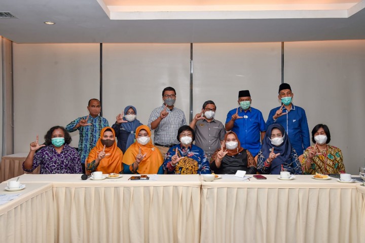 Menteri LHK  Siti Nurbaya menghadiri penandatanganan kerja sama antara Ditjen PPI KLHK dan FIA Unilak.  Foto: ist  