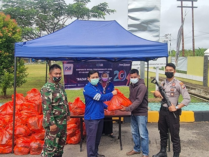 Jelang Ramadhan, PT PJB Services Salurkan Bantuan Paket Sembako Murah Bagi Warga (foto/rgo) 