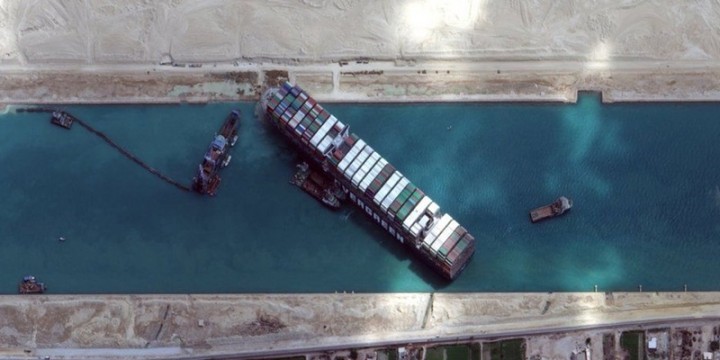 Kapal Ever Given saat memblokir jalur Terusan Suez
