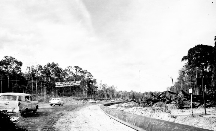 Peresmian Jalan Duri-Dumai tahun 1958.