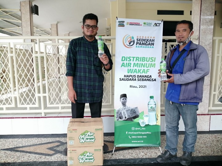 Awal Ramadhan, Air Minum Wakaf ACT Riau Mulai Disalurkan di Wilayah Pekanbaru (foto/ist) 