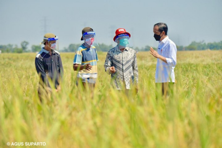Presiden Jokowi mengunggah sebuah foto saat dia tengan berkunjung ke Indramayu, Jawa Barat. (Foto: Twitter @jokowi)