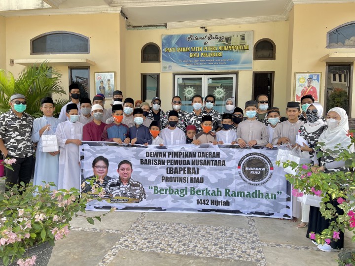 Bapera Riau mengadakan Berbagi Berkah Ramadhan untuk masyarakat kurang mampu dan terdapat Covid-19