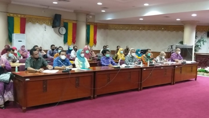 Suasana Rapat Dengar Pendapat dengan Guru Bantu Lintas Komisi DPRD Riau