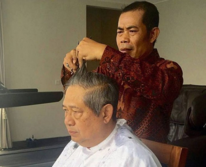 Potret SBY Pangkas Rambut, Netizen Langsung Bilang Begini (foto/int) 