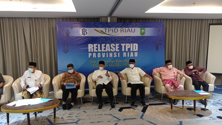 Penyampaian Release TPID Provinsi Riau disalah satu hotel di Pekanbaru