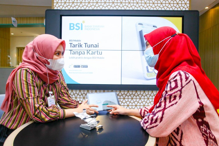 Volume transaksi kanal digital PT Bank Syariah Indonesia Tbk. (BSI) tumbuh signifikan sepanjang triwulan pertama 2021. Nilainya hingga Maret 2021 lalu sudah menembus Rp40,85 triliun, dengan kontribusi terbesar berasal dari transaksi melalui layanan BSI Mobile yang naik 82,53% secara tahunan (yoy).