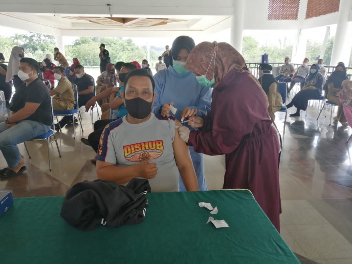 Sebanyak 400 Masyarakat Banjar Seminai Divaksin Hari Ini (foto/lin) 