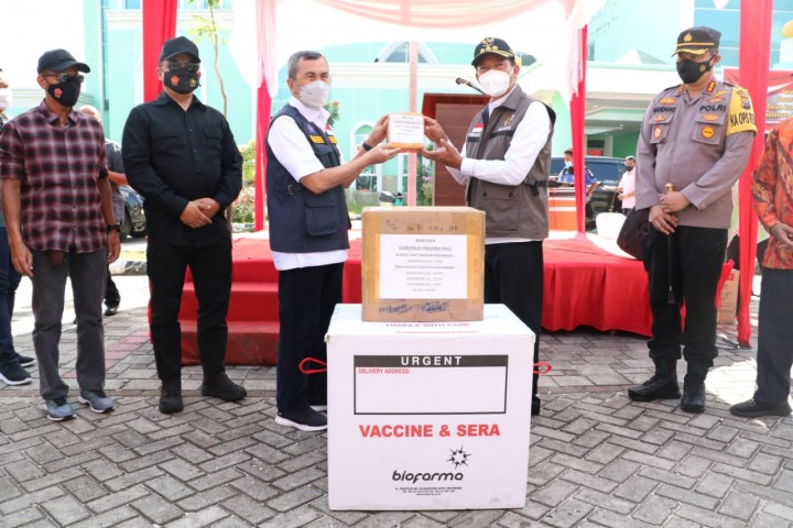 Terima 50 Ribu Dosis Vaksin Sinovac, Walikota Pekanbaru: Vaksinasi Massal Harus Sukses, Untuk Gerakan Ekonomi (foto/int) 