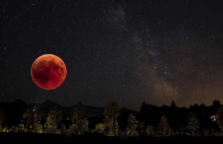 Penampakan  gerhana bulan. Foto: Pixbay.com