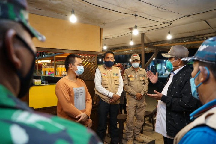 Dipimpin Bupati Siak Gugus Tugas Gelar Operasi Yustisi Prokes di Kandis, 40 Pengunjung Cafe Jalani Rapid Tes (foto/int) 
