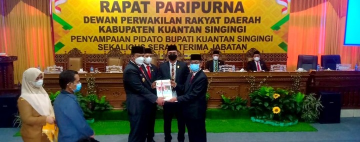 Sertijab Bupati dan Wabup Melalui Sidang Paripurna, Bupati Andi Putra Ucapkan Terima Kasih Dan Apresiasi Pada Bupati dan Wabup Mursini dan Halim (foto/zar) 