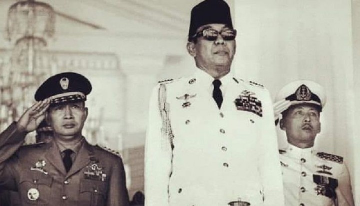 Presiden RI Soekarno (tengah). Foto: Internet