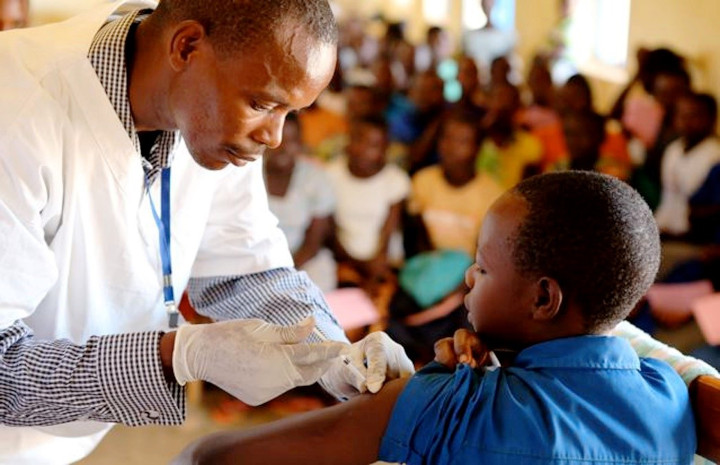 Vaksinasi di Afrika. Foto: WHO