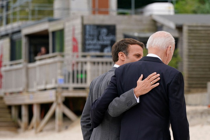 Biden dan Emmanuel Macron