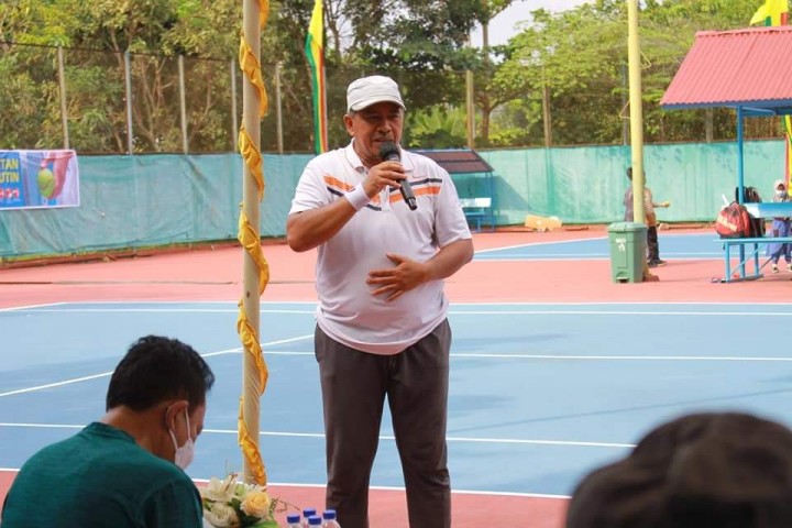 Sambung Tali Silaturahmi, Bupati Siak Buka Pertandingan Tenis Persahabatan (foto/lin) 