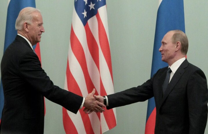 Presiden Amerika Serikat Joe Biden dengan Presiden Rusia Vladimir Putin. Foto: Internet
