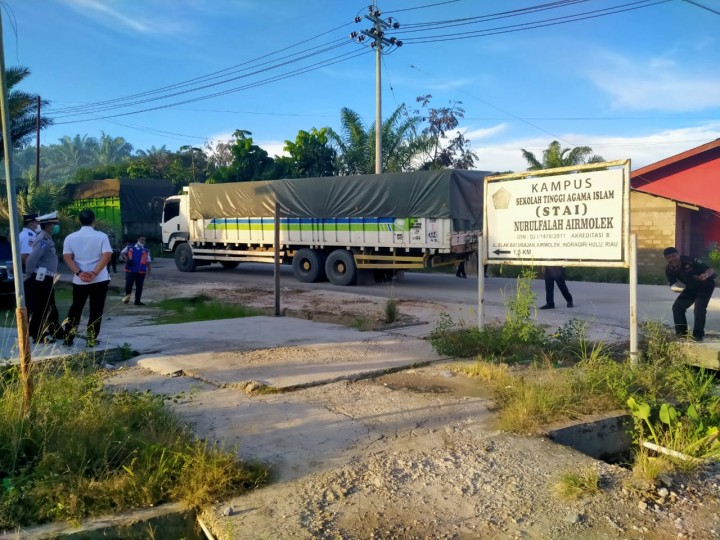 Dinas Perhubungan Riau menertibkan truck ODOL yang melanggar aturan, Rabu 16 Juni 2021/yuzwa