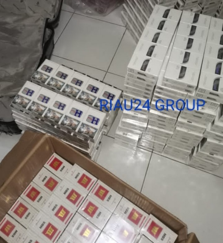 Puluhan kotak rokok tanpa cukai saat diamankan BC Bengkalis