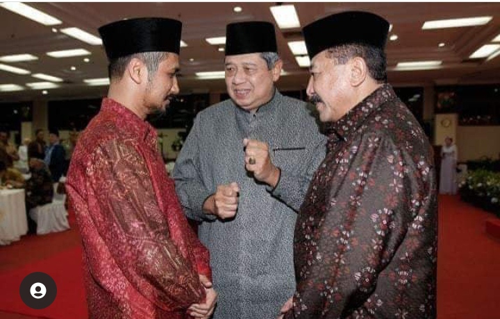 Momen SBY Berbincang Dengan Ketua KPK Abraham Samad dan Kapolri Timur (foto/int) 